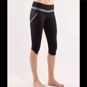 Lululemon Run A Marathon Crop Black Size 4